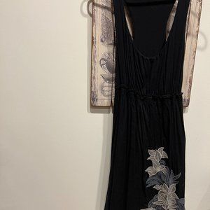 Casual black dress with embroidered flowers